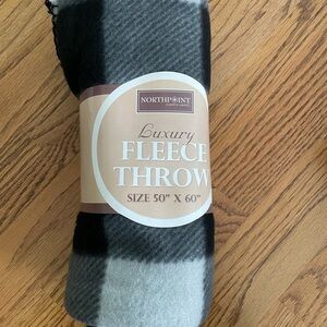 Northpoint Black and Gray Fleece Throw